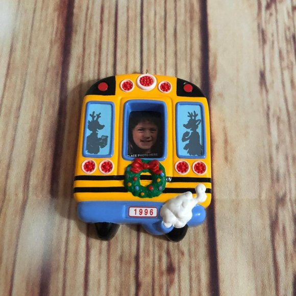 On My Way School Bus Photo Holder Hallmark Christmas Ornament QX5861 1996 DV55 - Picture 2 of 7